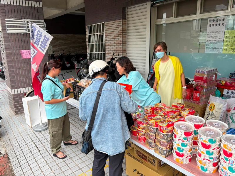 前鎮恩友中心聚會、共餐及分送物資