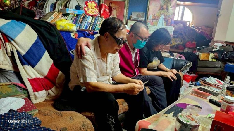 探訪 素素姊妹和先生